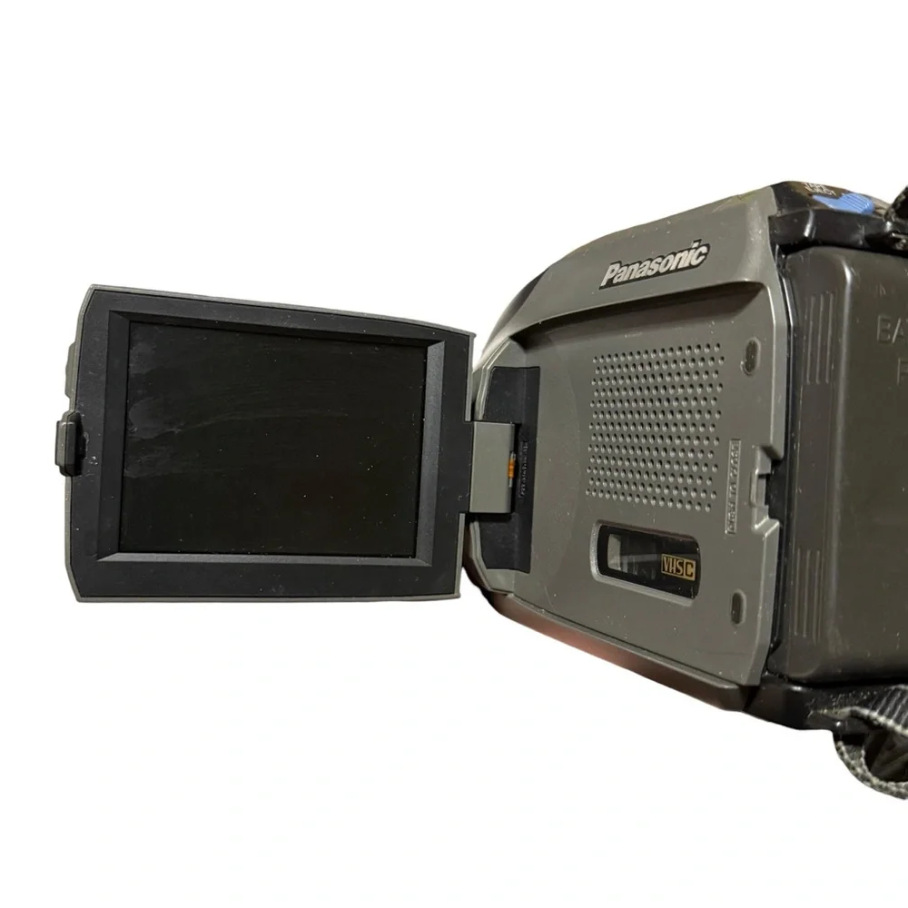 Panasonic PV-L680D Palmcorder CAMCORDER VHSC Video Camera Battery Charger WORKS